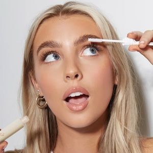 New in box Brow Lifting Wax - With Lamination Effect